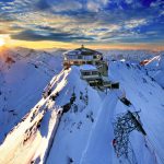 雪山　頂上　建物